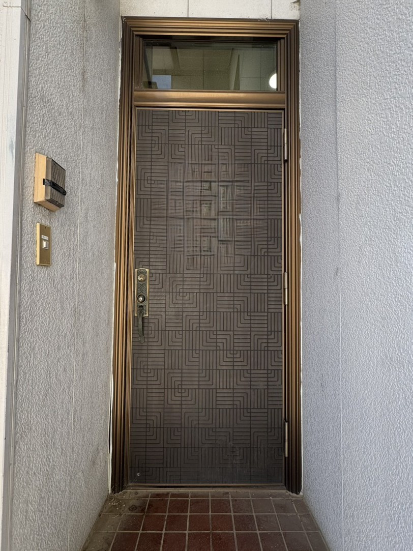 まどラボ・たてののリシェント玄関ドア　アルミ仕様　C12N型　《足利市》の施工前の写真1