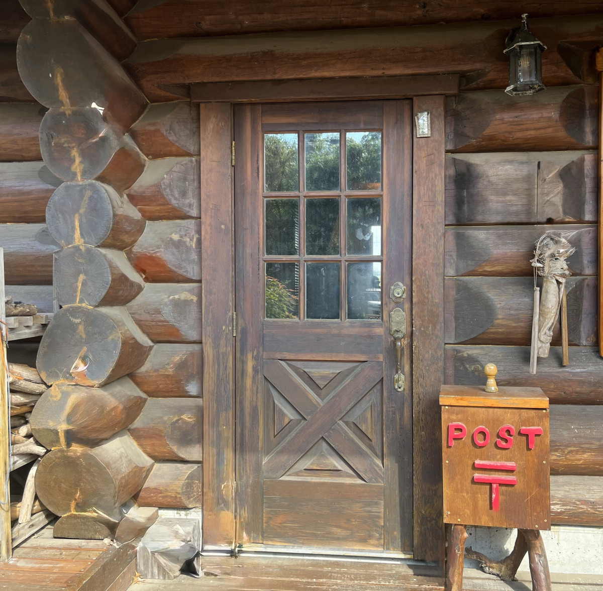 ヨシモクの木製の玄関ドアを「LIXIL　リシェントカバー工法」にてリニューアルの施工前の写真1