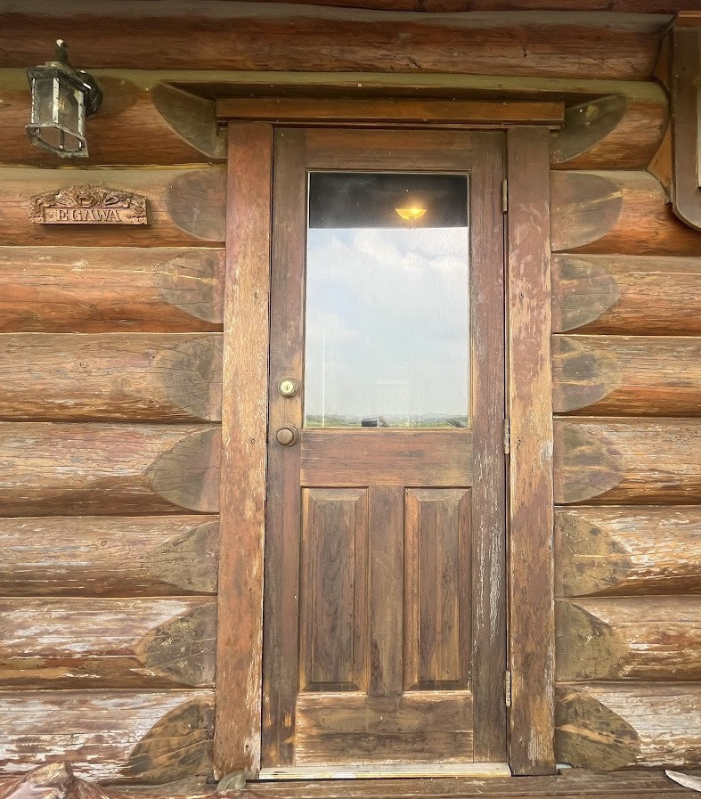 ヨシモクの木製の玄関ドアを「LIXIL　リシェントカバー工法」にてリニューアルの施工前の写真2