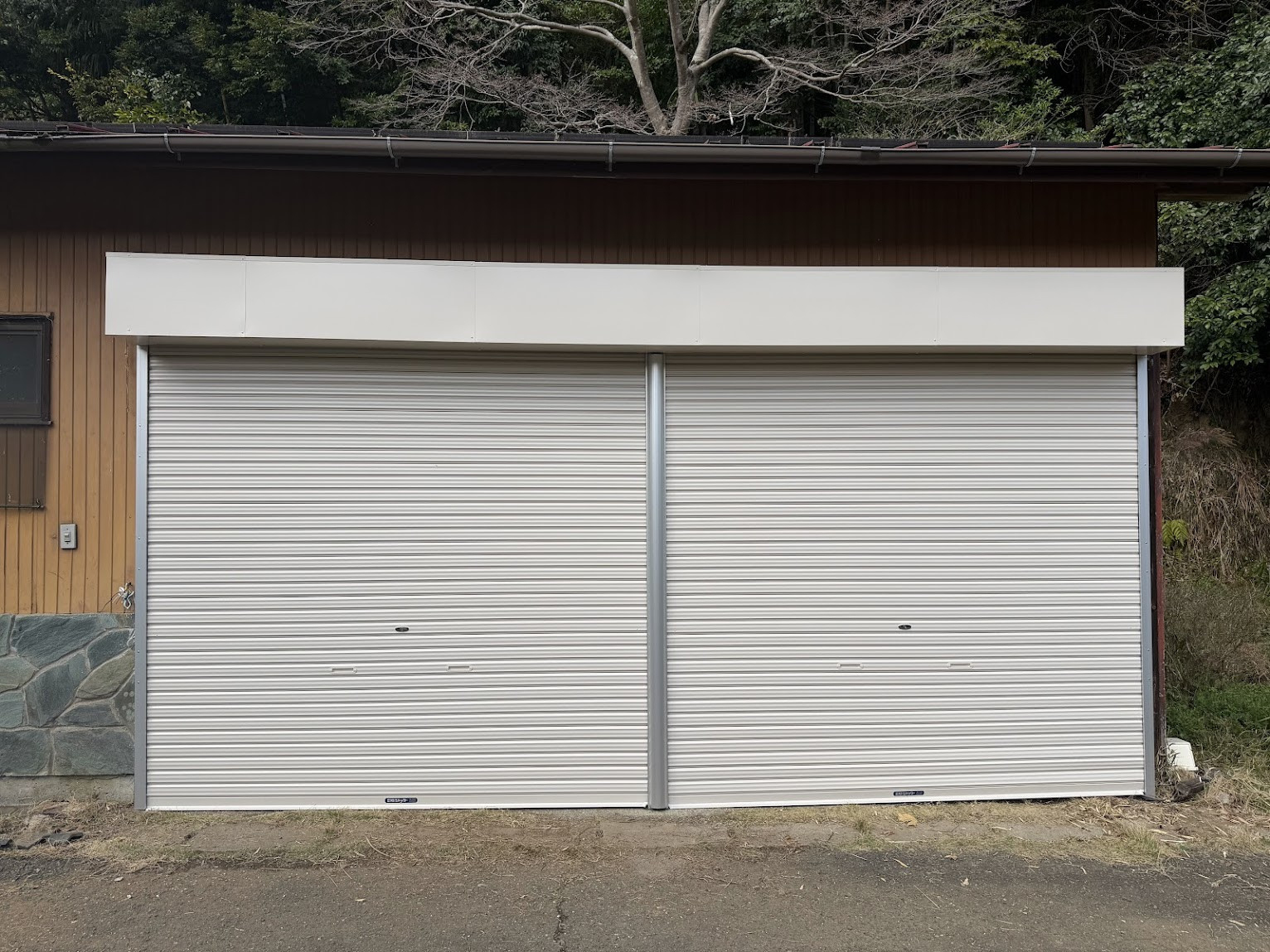 ヨシモクの長柄町　「ガレージの軽量手動シャッター」を交換しました。の施工後の写真1