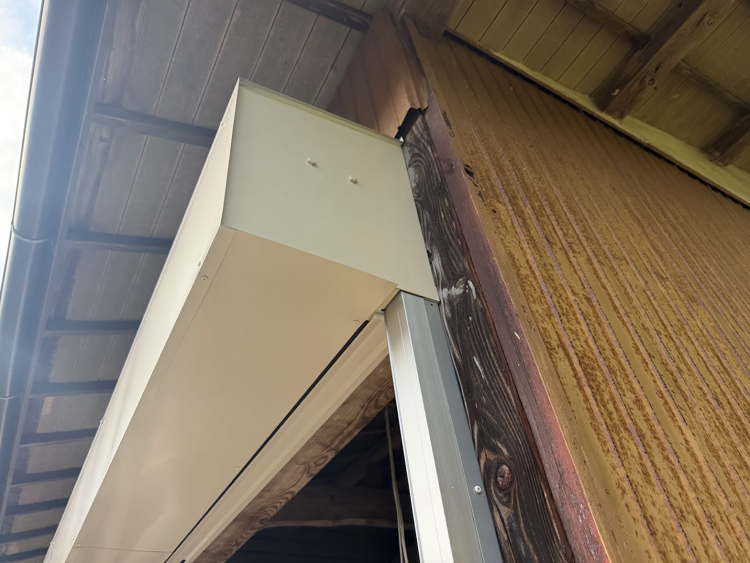 ヨシモクの長柄町　「ガレージの軽量手動シャッター」を交換しました。の施工後の写真2