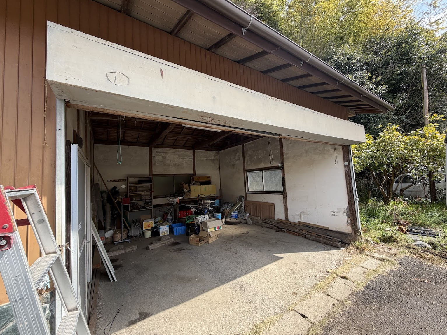 ヨシモクの長柄町　「ガレージの軽量手動シャッター」を交換しました。の施工前の写真1