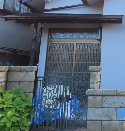 ひろけん廿日市店の築46年の玄関引戸が1日で激変！の施工前の写真1