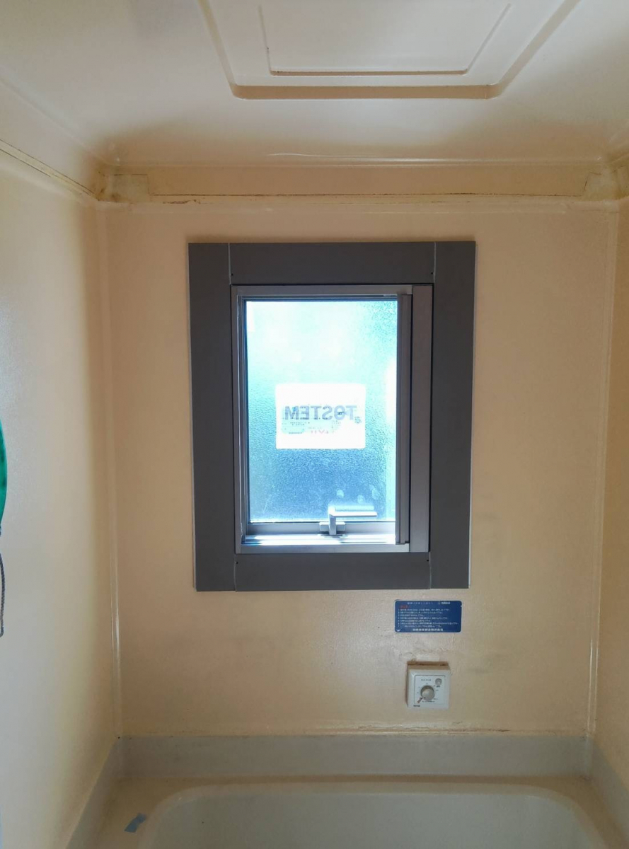 友硝子店 児湯店の浴室サッシ交換工事の施工後の写真1