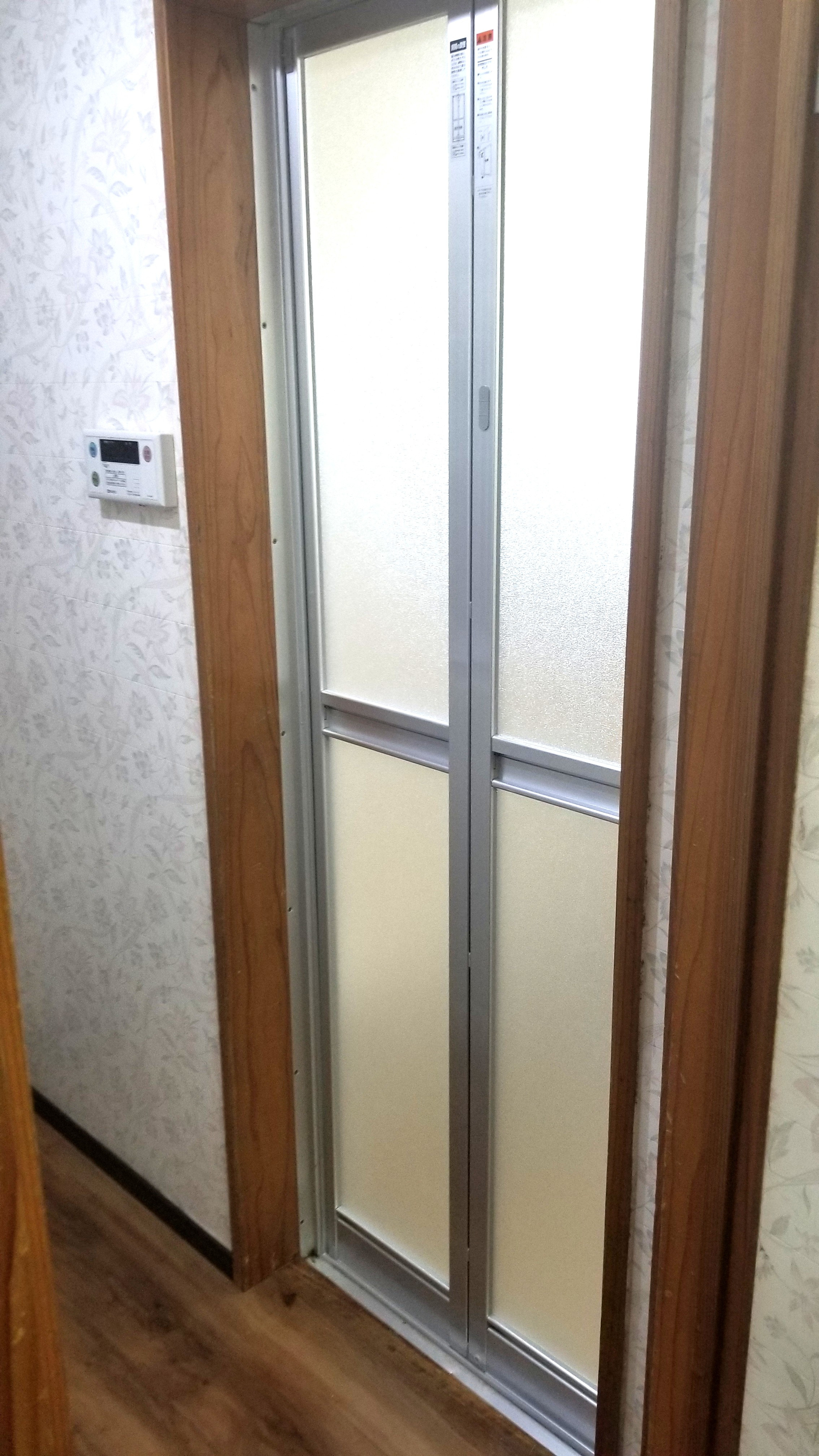 友硝子店 児湯店の浴室ドア交換工事の施工後の写真1