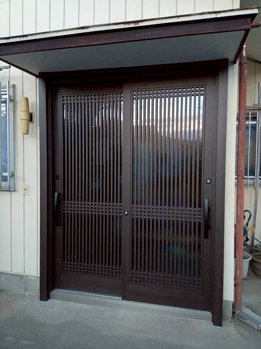 トーコー産業の【大田原市】たった1日で玄関引戸がまるで新品に✨断熱＆防犯性能アップ✨の施工後の写真1