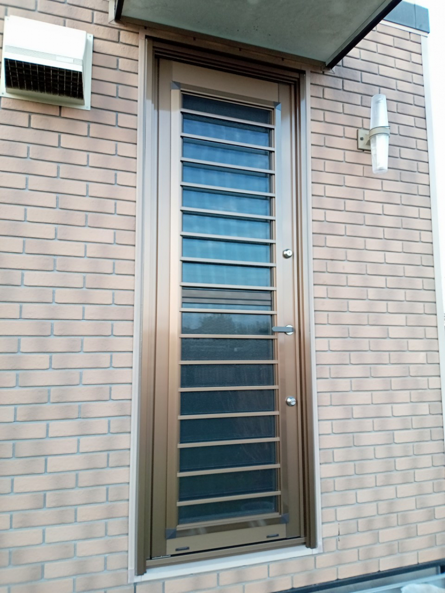 トーコー産業の【那須塩原市】勝手口ドア交換で断熱・防犯性アップと外観すっきりリフォーム✨の施工後の写真1