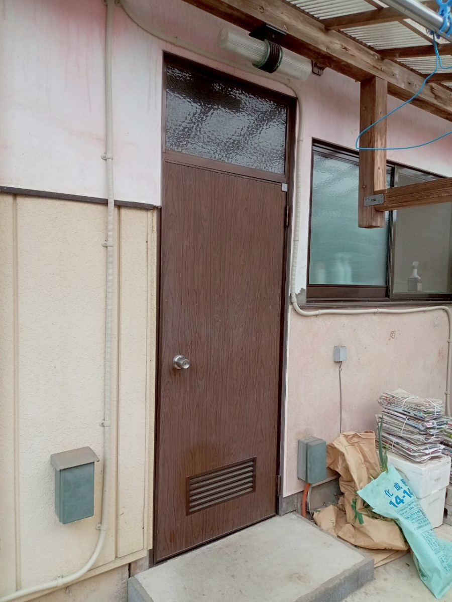 トーコー産業の【大田原市】開口部断熱リフォームで勝手口ドアも交換し防犯性アップ✨の施工前の写真1