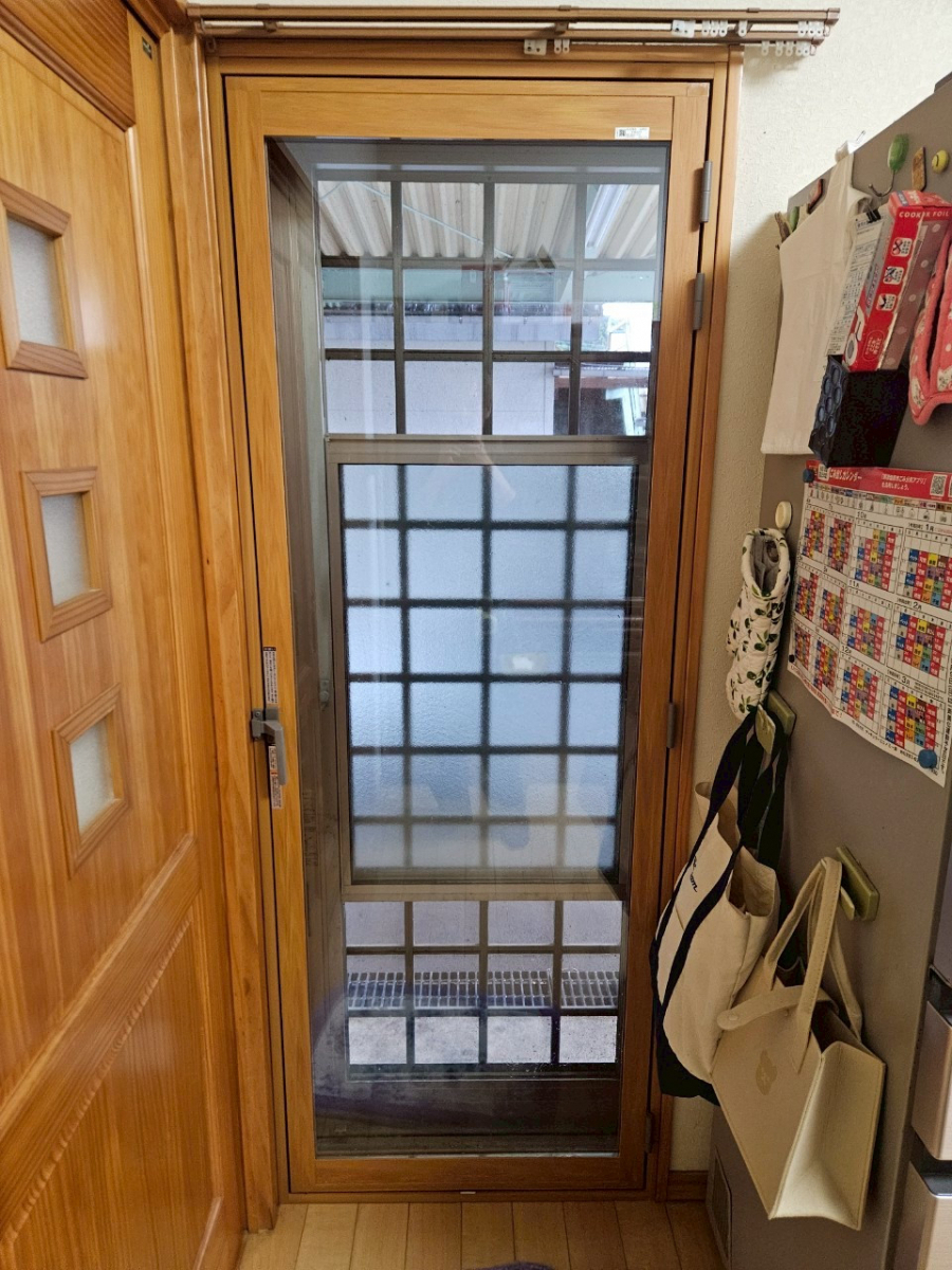 トーコー産業の【那須塩原市】キッチン勝手口に内窓設置で冷気対策＆快適リフォーム✨の施工後の写真1