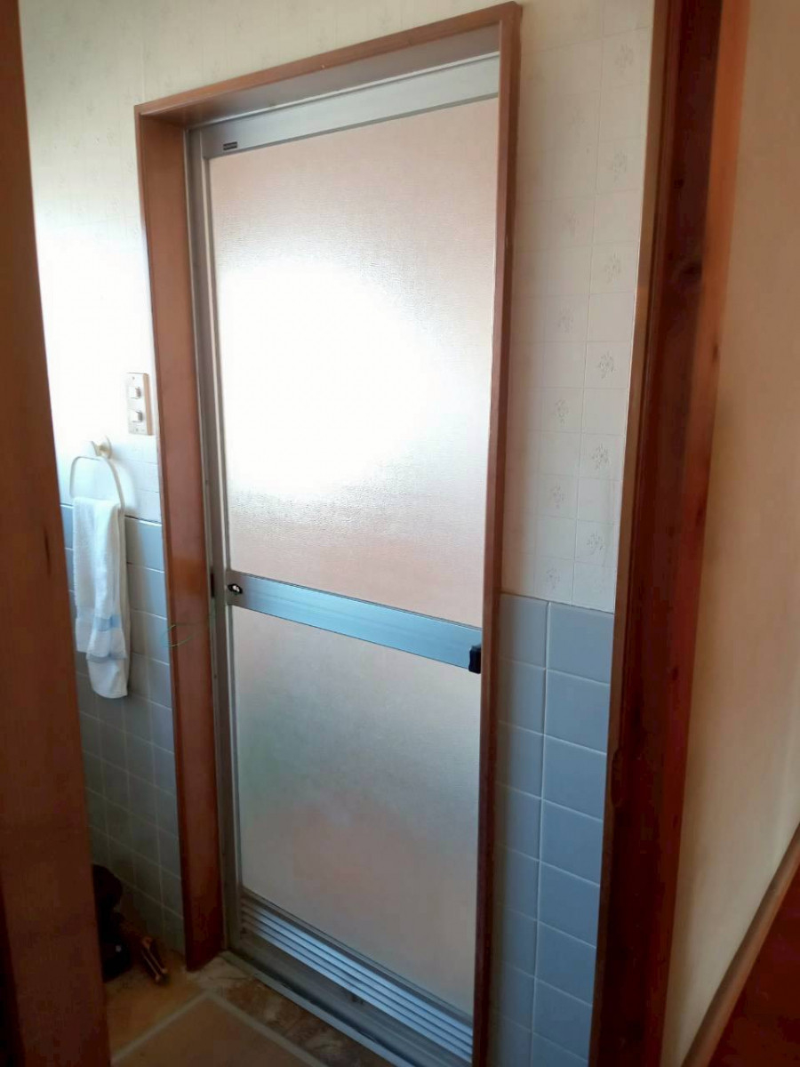 トーコー産業の【那須塩原市】浴室ドア交換で安心安全に入浴できるバスルームへ変身✨の施工前の写真1