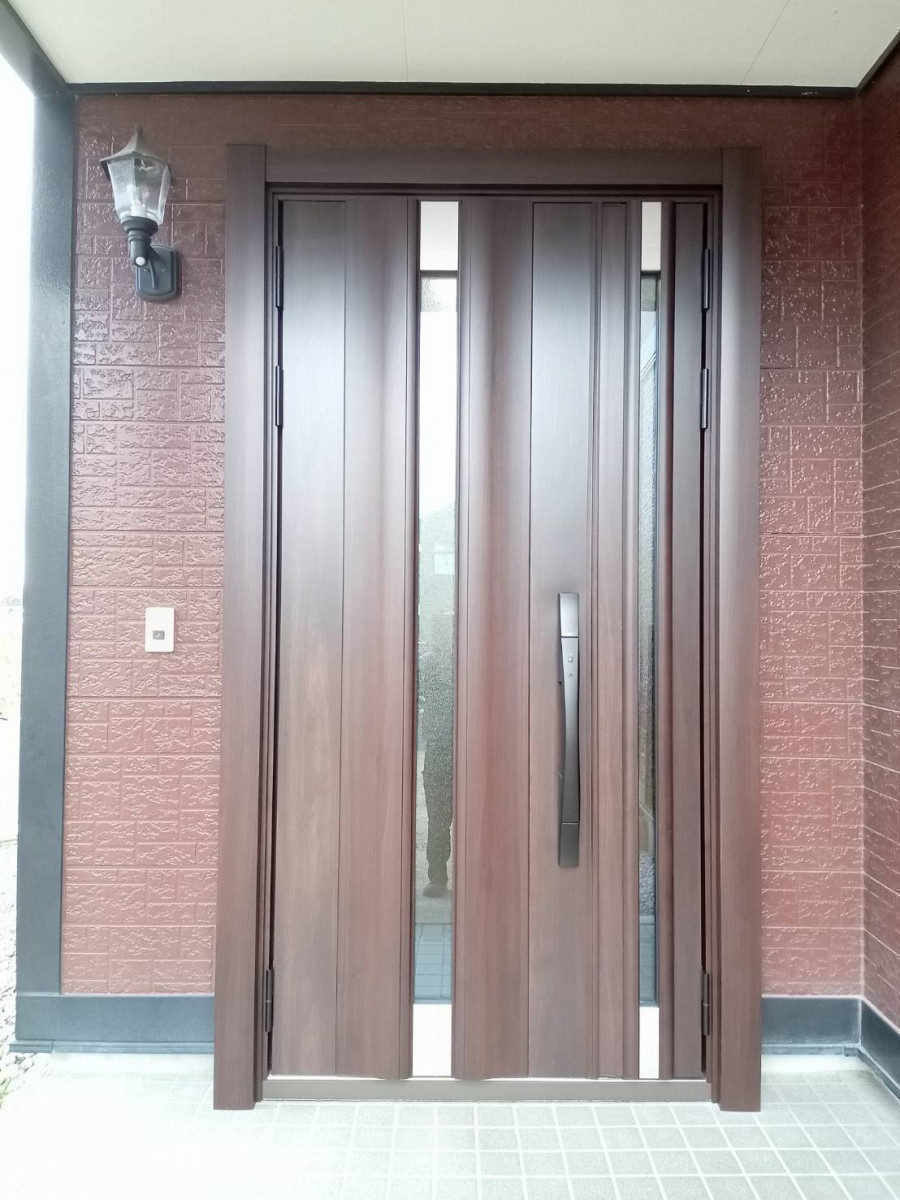 トーコー産業の【大田原市】玄関ドア交換で高断熱化！補助金活用の快適リフォーム✨の施工後の写真1