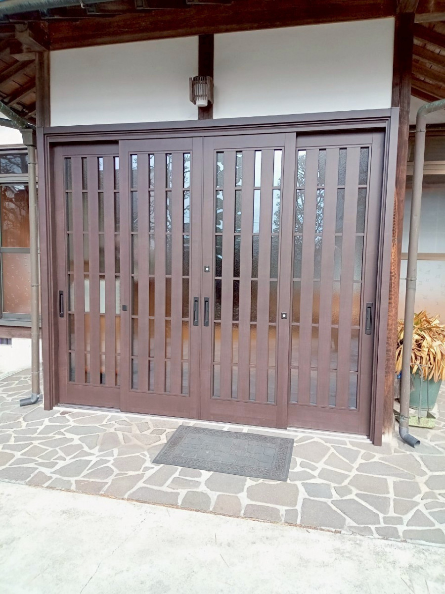 トーコー産業の【那須塩原市】玄関引戸交換で断熱・防犯性アップ！重厚感ある玄関へ✨の施工後の写真1
