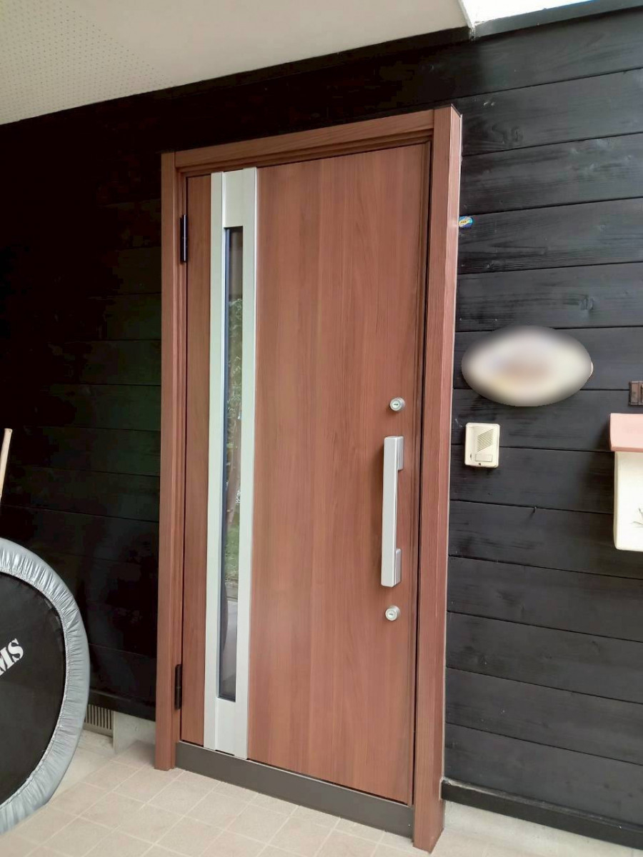 トーコー産業の【那須塩原市】玄関ドア交換で隙間風解消＆動きスムーズな快適玄関へ✨の施工後の写真1