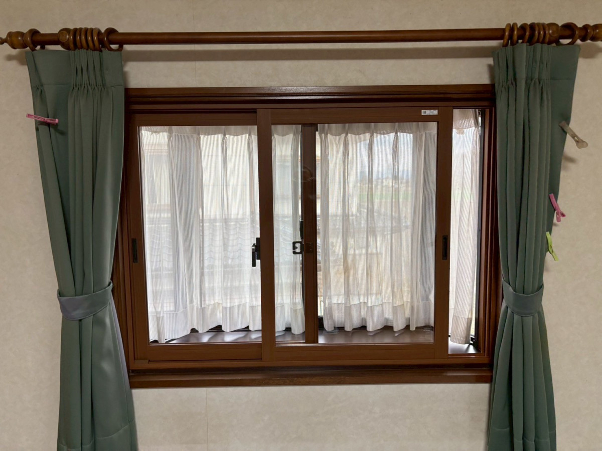 トーコー産業の【那須塩原市】寝室の出窓に内窓設置で冷気対策＆快適空間に✨の施工後の写真1