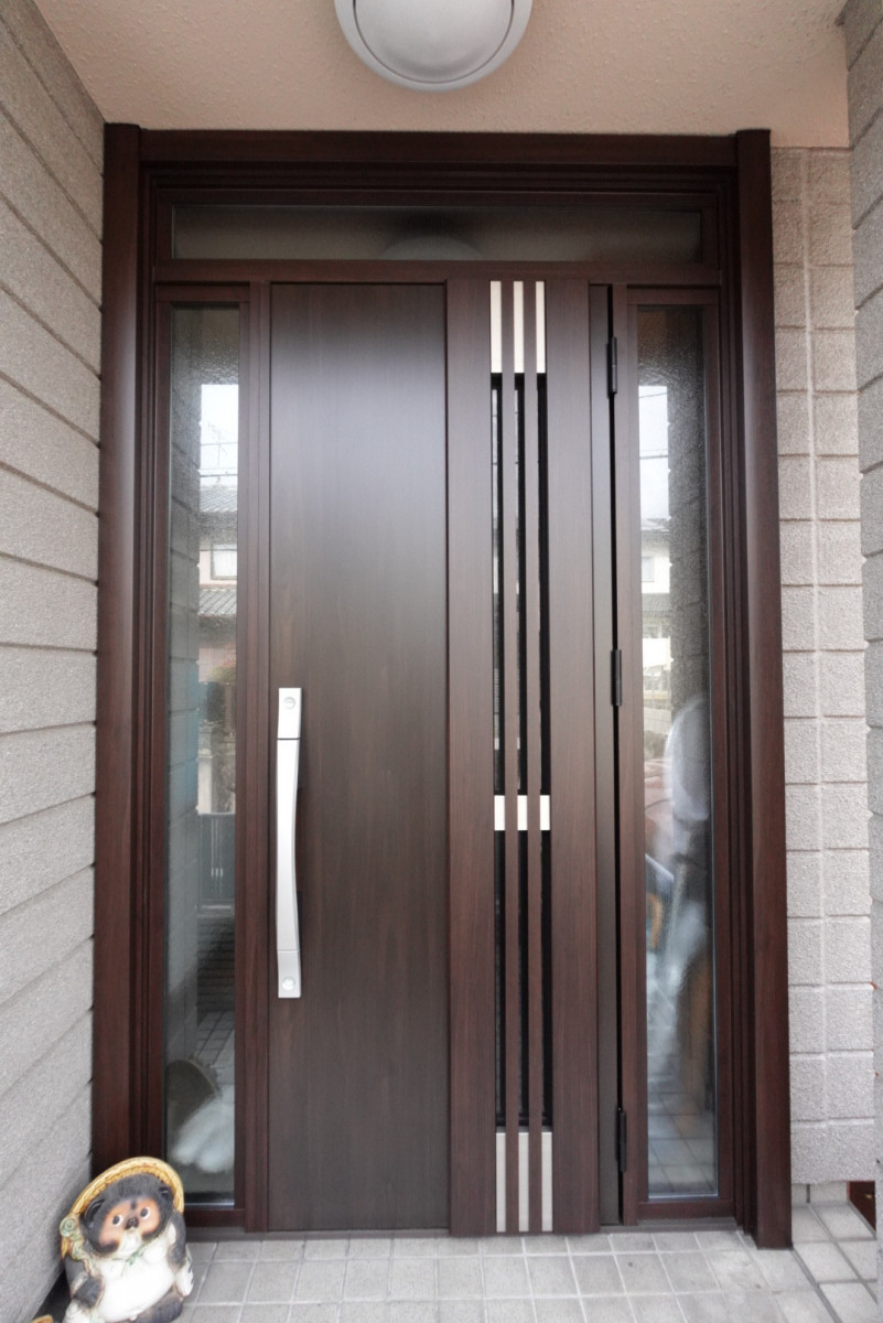 Re ハウスの玄関ドアリフォーム｜LIXILリシェントで1日施工｜香芝市の施工後の写真1
