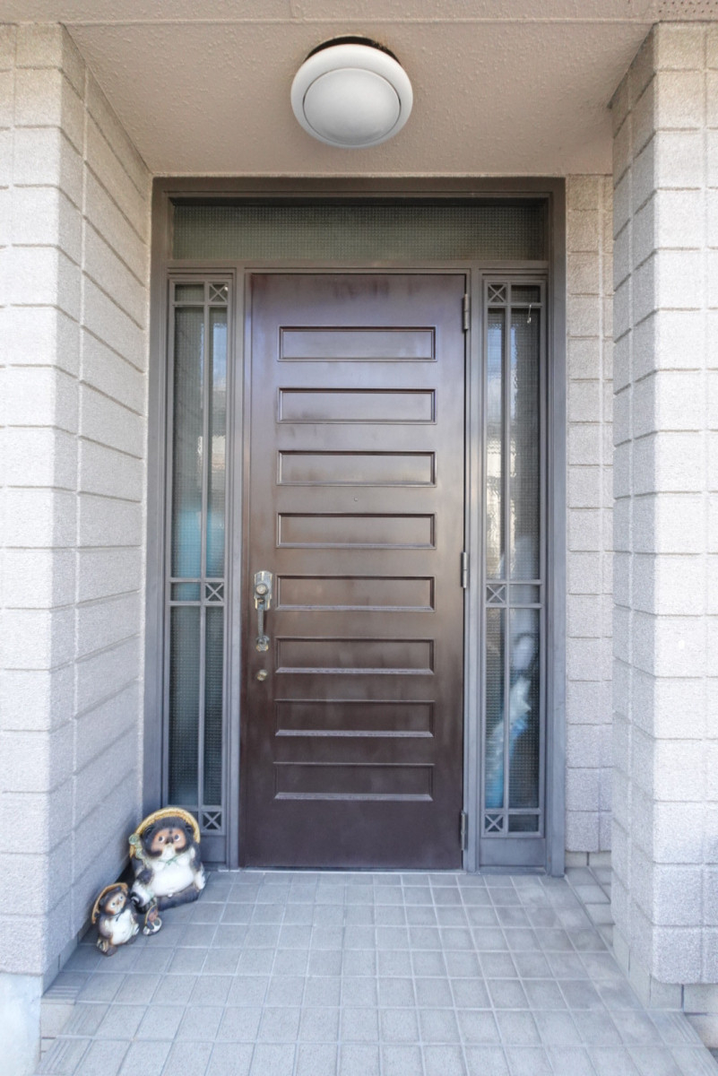 Re ハウスの玄関ドアリフォーム｜LIXILリシェントで1日施工｜香芝市の施工前の写真1