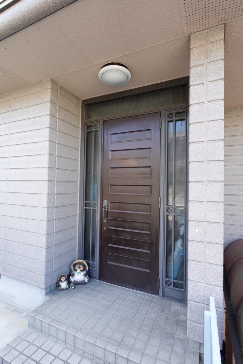 Re ハウスの玄関ドアリフォーム｜LIXILリシェントで1日施工｜香芝市の施工前の写真3