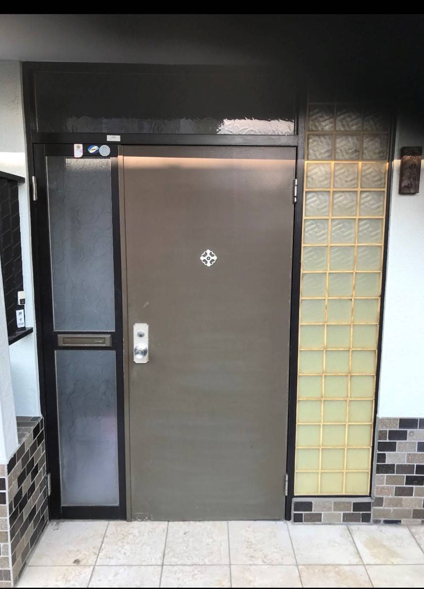 【リフォームのご紹介】防犯性アップのため、玄関ドアを変えたい 富士トーヨーのブログ 写真2