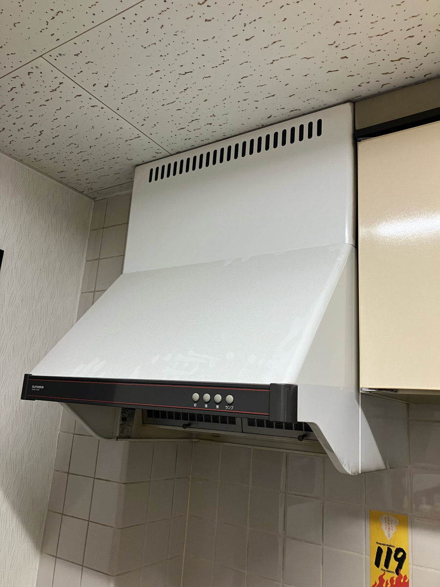 フジトーヨーの吸い込みの悪くなったレンジフードの交換の施工前の写真1