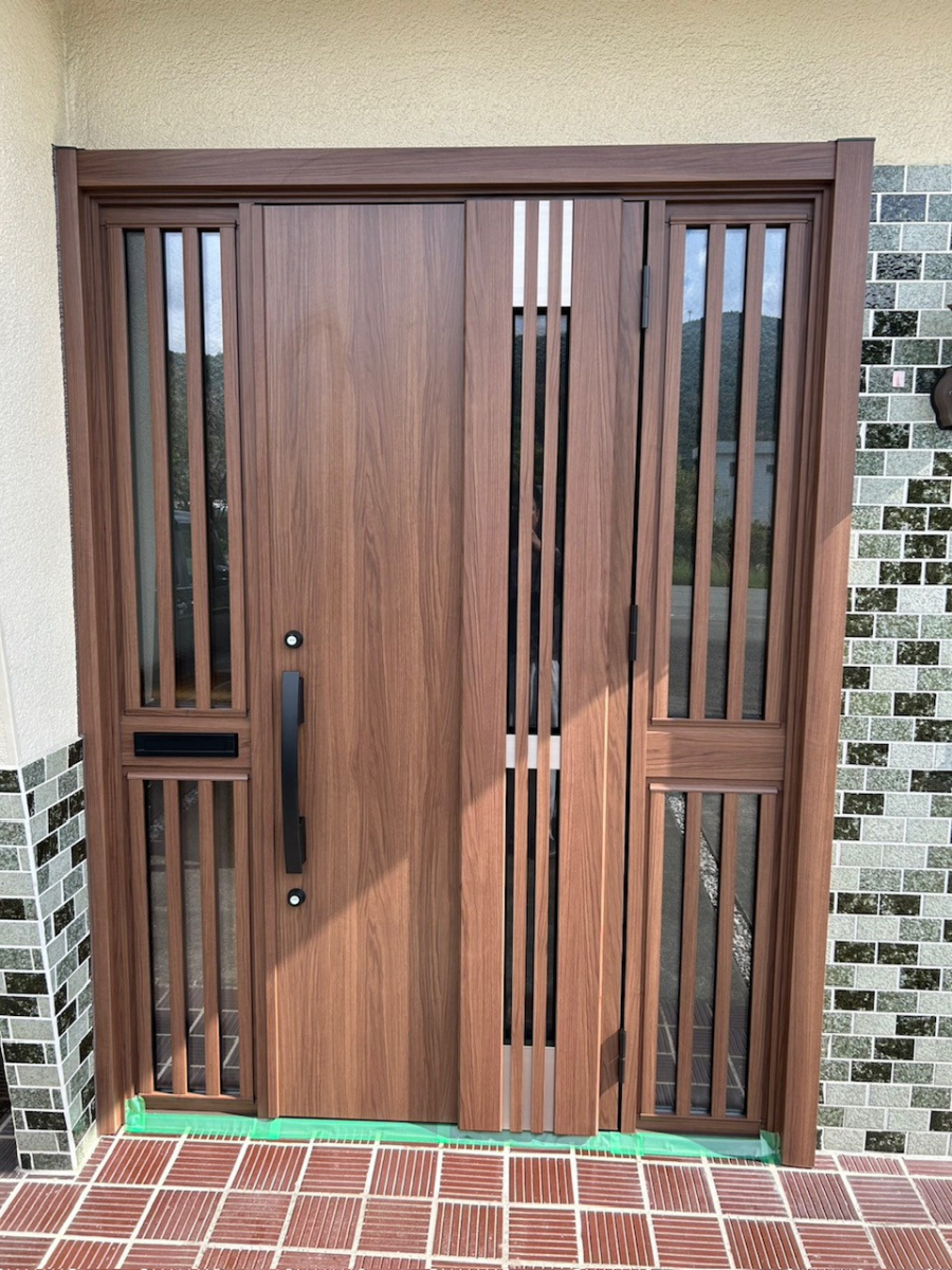 フジトーヨーのアルミドアをリシェントで交換。の施工後の写真1