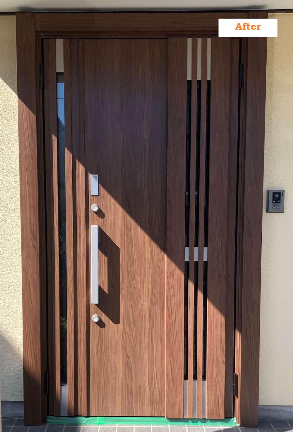 フジトーヨーの玄関親子ドア　リシェント工事の施工後の写真1