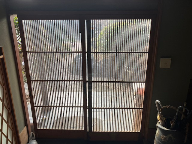 フジトーヨーの木製引戸をリシェントでリニューアルの施工前の写真2