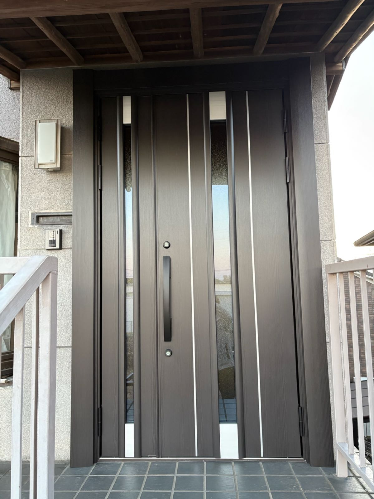 e-窓テクノ 浦和の玄関から家全体を暖かく変える「リシェント玄関ドア」を取り付けて冬の冷気をシャットアウト！の施工後の写真1