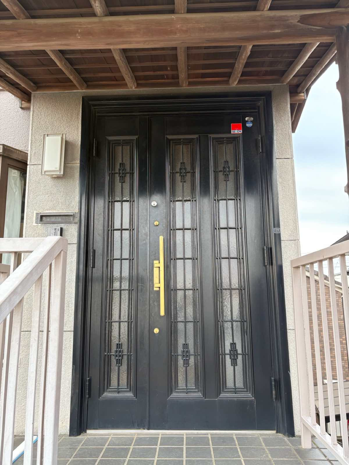 e-窓テクノ 浦和の玄関から家全体を暖かく変える「リシェント玄関ドア」を取り付けて冬の冷気をシャットアウト！の施工前の写真1