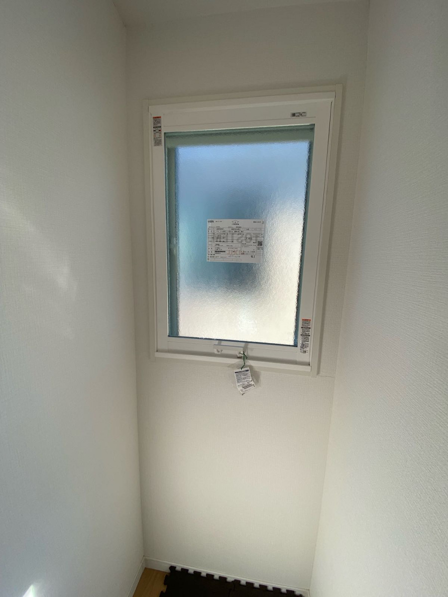 e-窓テクノ 浦和の小さな窓からの冷気をシャットアウト！FIXタイプのインプラスで断熱性能が劇的アップ！！の施工後の写真1