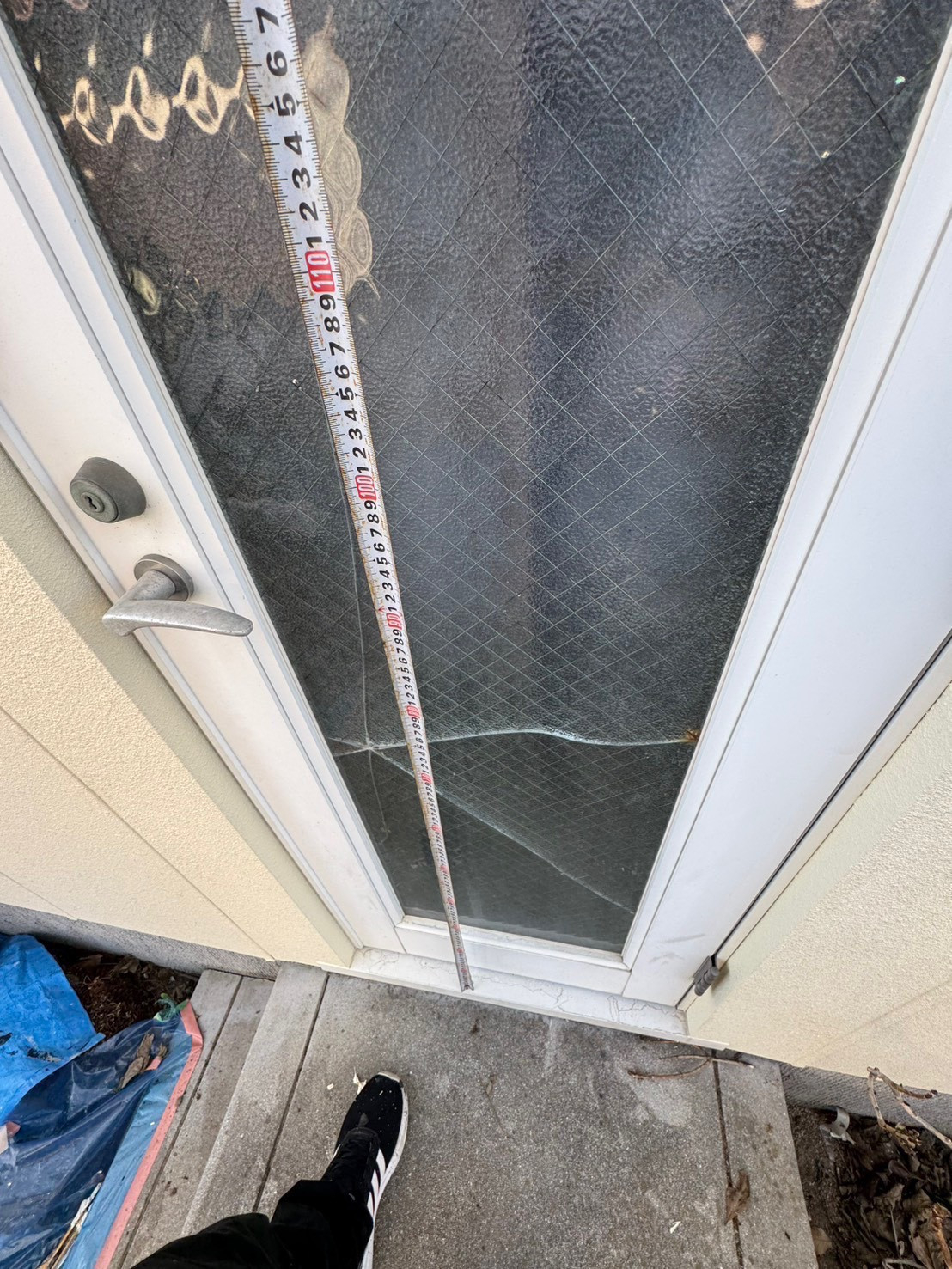 HOTTAのS様ガラスひび割れ取替工事の施工前の写真1