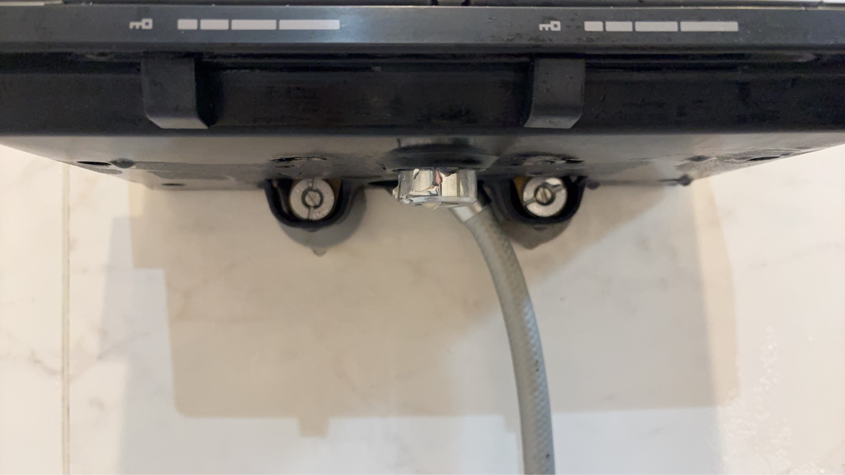 HOTTAのプッシュ水洗破損により漏水の施工前の写真1