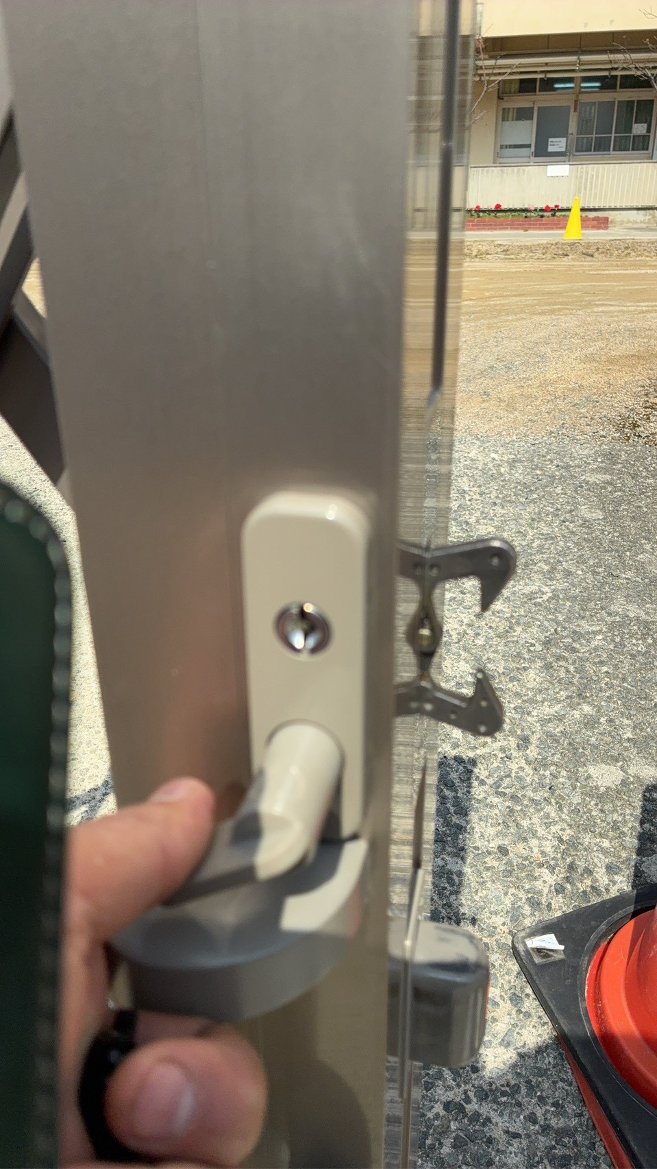 HOTTAの【呉市焼山】小学校緊急修理の施工前の写真1