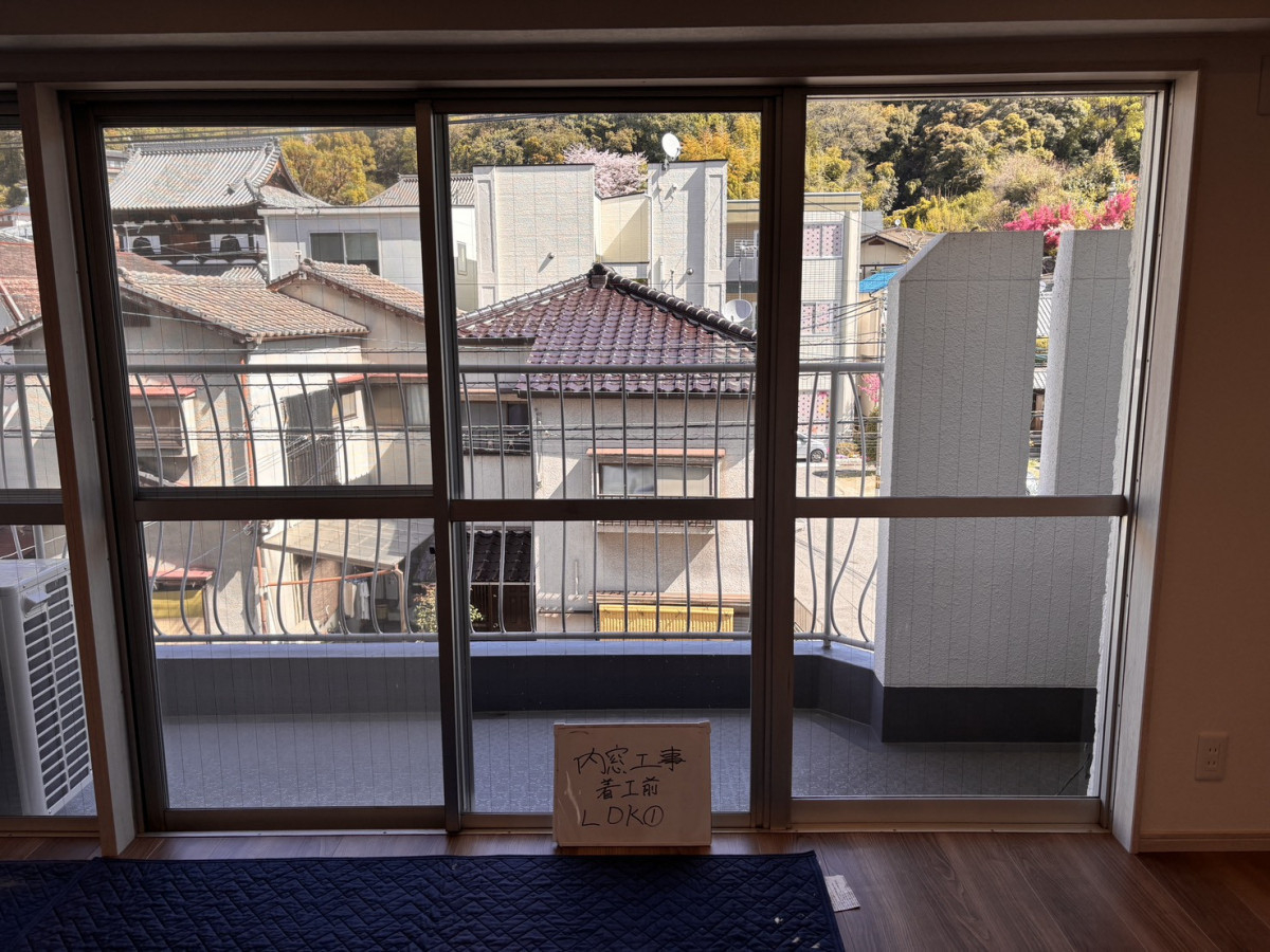 HOTTAの【広島市東区 光町】LIXILインプラスの内窓設置・マンションの結露対策、光熱費も削減！の施工前の写真1