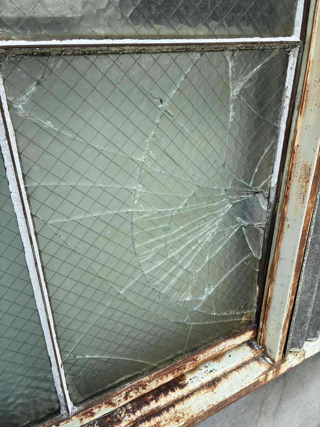 HOTTAの【呉市音戸町高須】ガラス工事の施工前の写真1