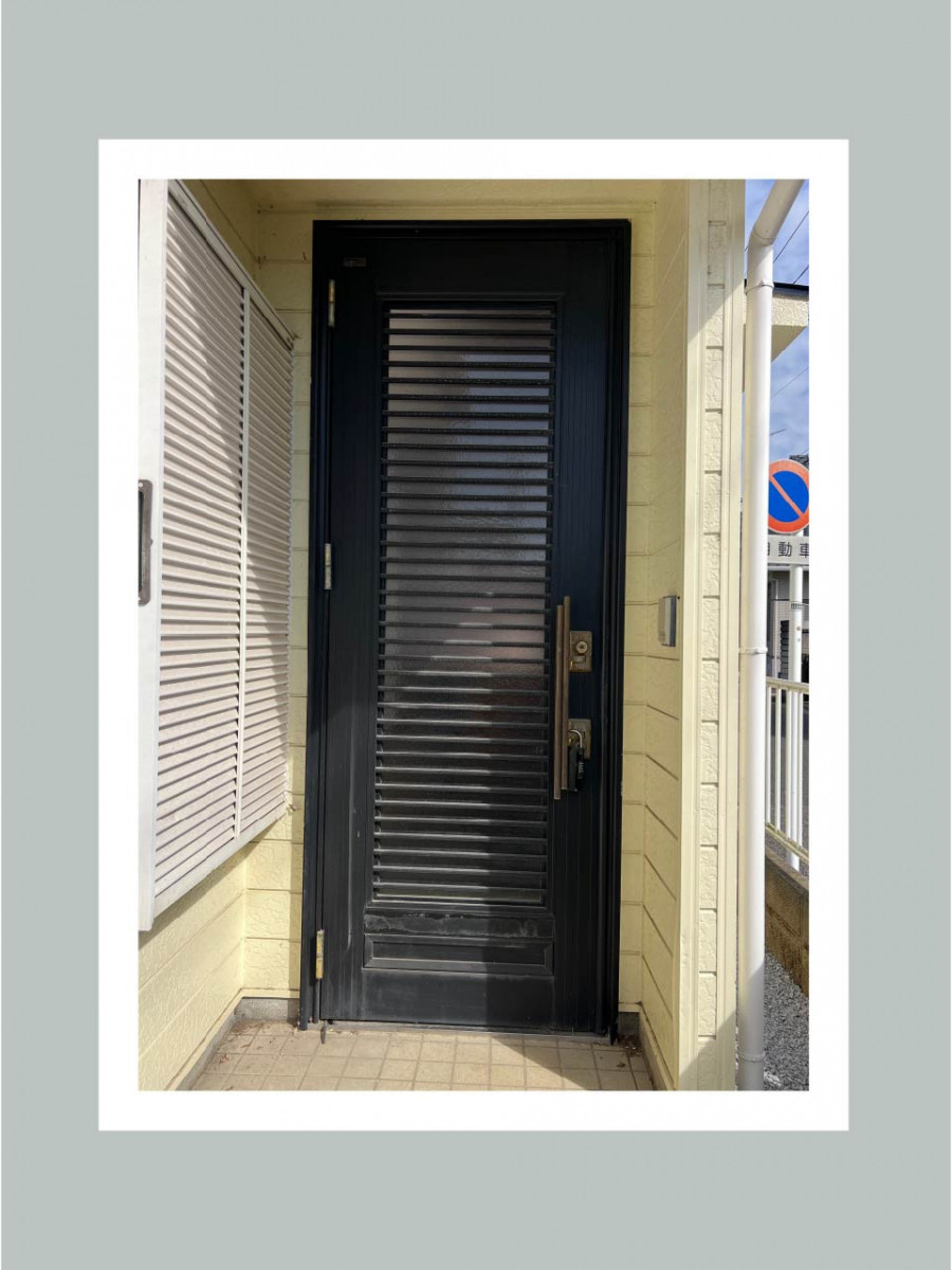 リアレンジの2025年10月　リフォームドア『LIXILリシェント』で、訪れる人を気持ちよく迎えられる空間に。の施工前の写真1