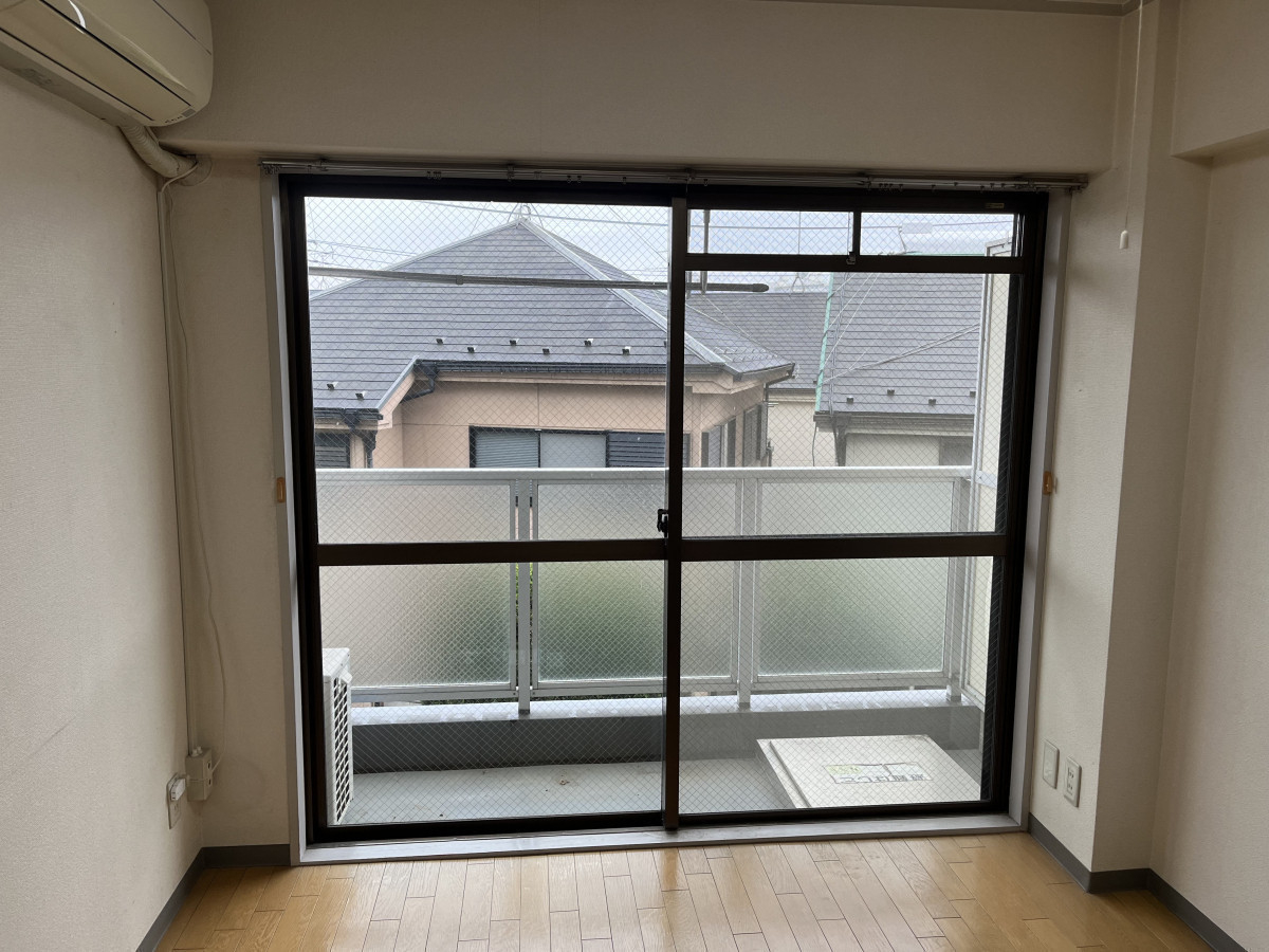 ＩＳＤの【内窓】内窓設置で冷気の進入を防げます！！の施工前の写真1