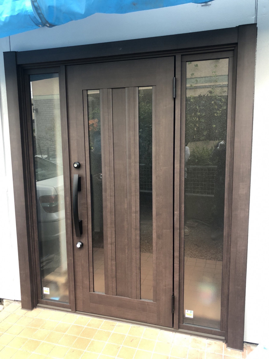 ＩＳＤの【玄関】両袖ガラスで解放感と高級感を！！の施工後の写真1