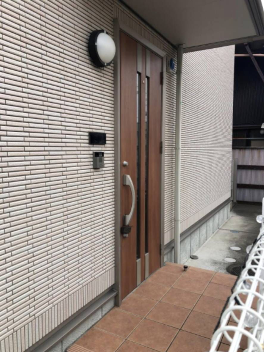 相川スリーエフの玄関リフォーム　お安くお得にの施工前の写真1