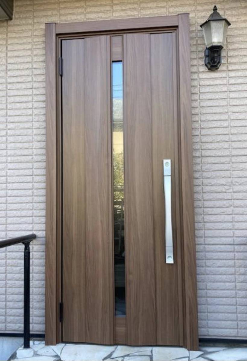 相川スリーエフの玄関ドアのリフォームの施工後の写真1