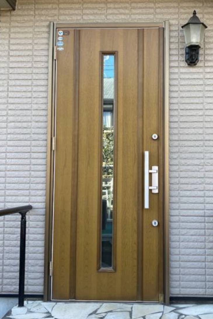 相川スリーエフの玄関ドアのリフォームの施工前の写真1