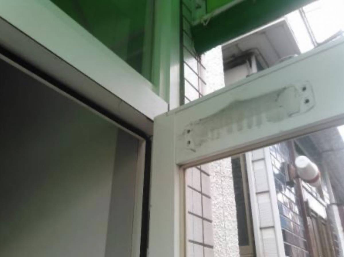 相川スリーエフのドア部品交換　ドアクローザー取り替えの施工後の写真2