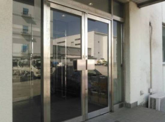 相川スリーエフのステンレスドア　扉の取り替え　施工事例写真1