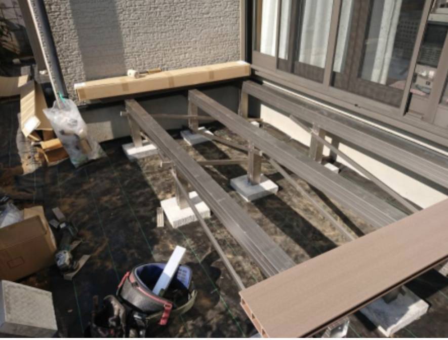 相川スリーエフのウッドデッキとテラス屋根の施工後の写真1