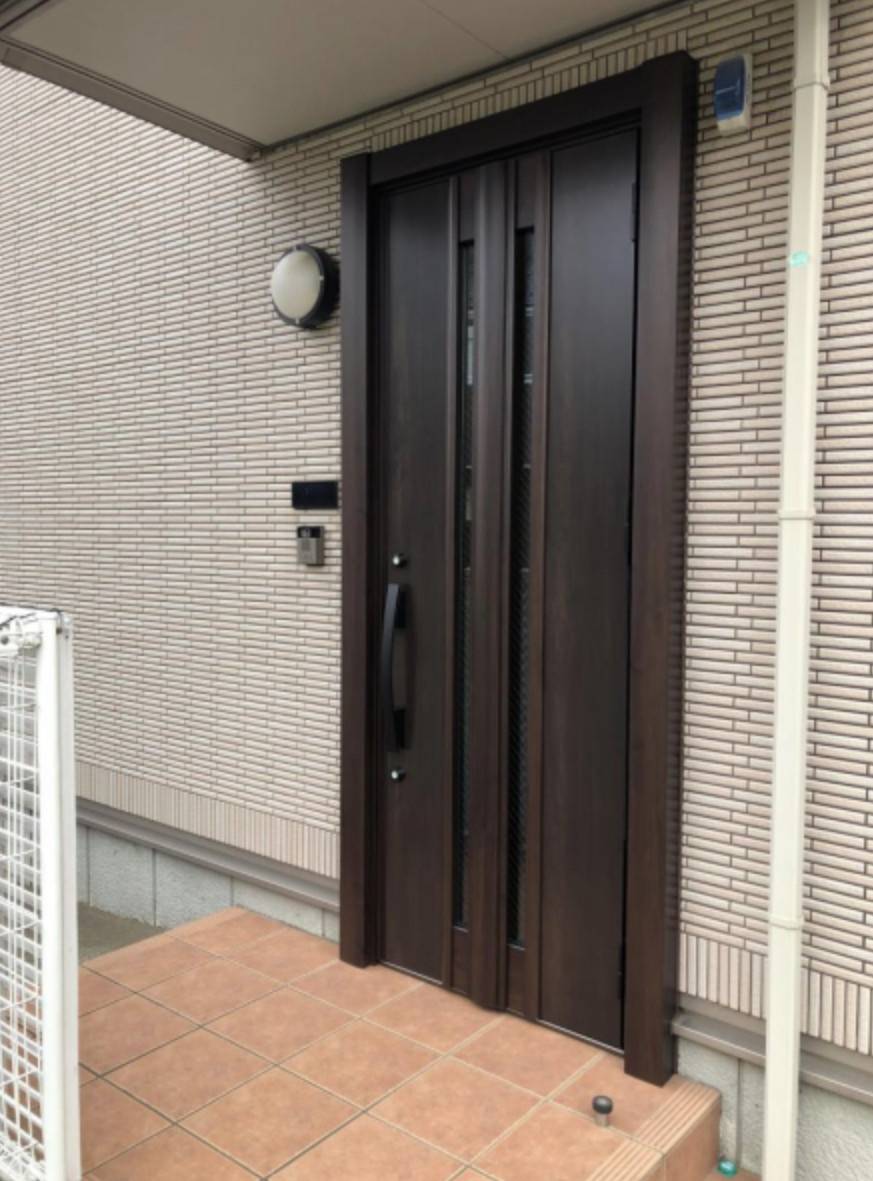 相川スリーエフの玄関ドアリフォームの施工後の写真1