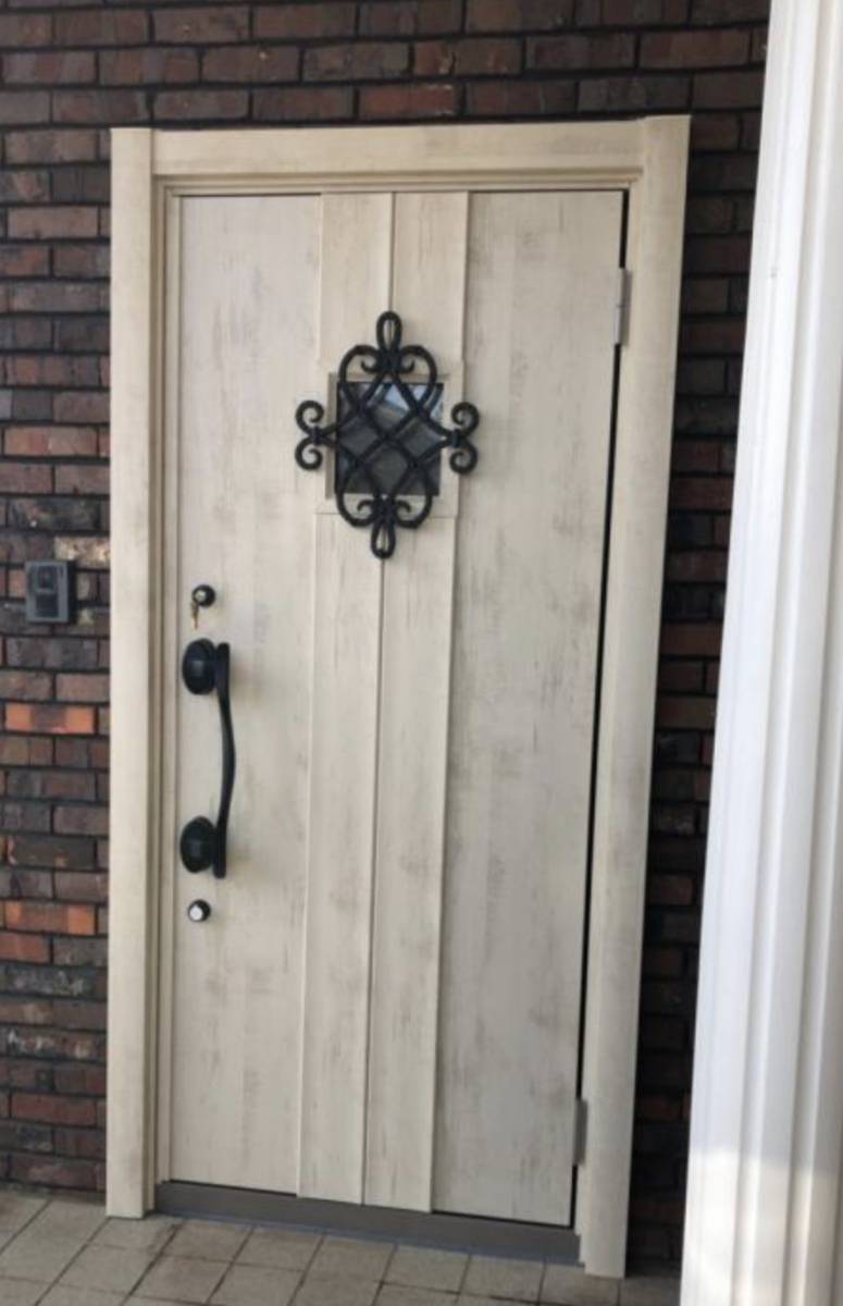 相川スリーエフの玄関ドアのお取り替えの施工後の写真1