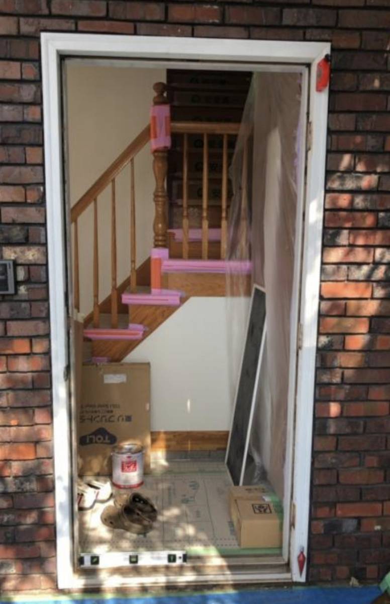 相川スリーエフの玄関ドアのお取り替えの施工前の写真2