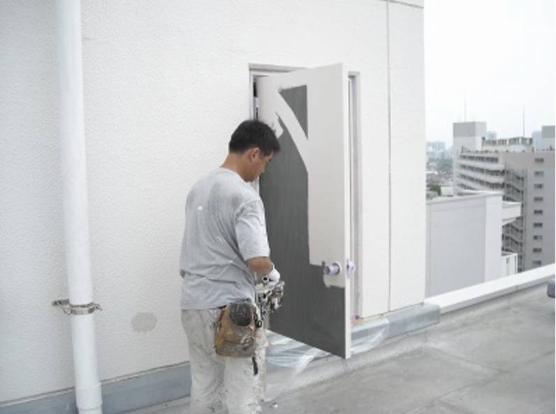 相川スリーエフのマンション屋上の鉄扉を取り替えました。浦安市の分譲マンションです。の施工後の写真2