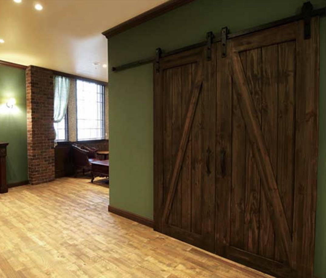 相川スリーエフの室内に大きなドアの施工後の写真1