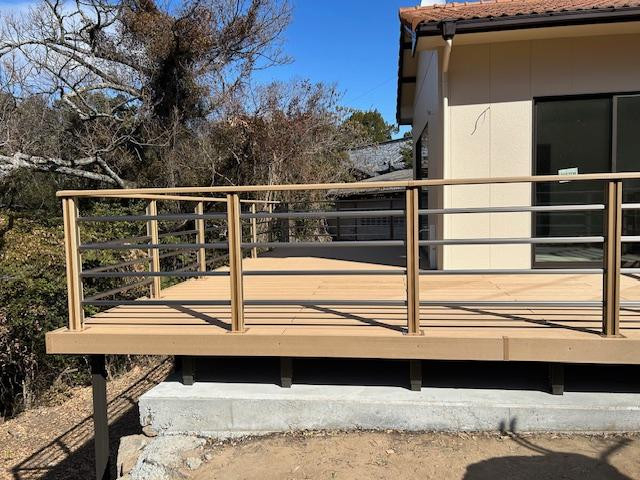 東京インテルナの【小豆島 小豆島町】広々とした空間で開放感を満喫！手すり付きで安心の大型ウッドデッキ施工例の施工後の写真2