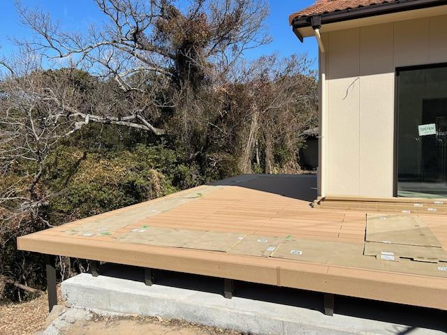 東京インテルナの【小豆島 小豆島町】広々とした空間で開放感を満喫！手すり付きで安心の大型ウッドデッキ施工例の施工後の写真3